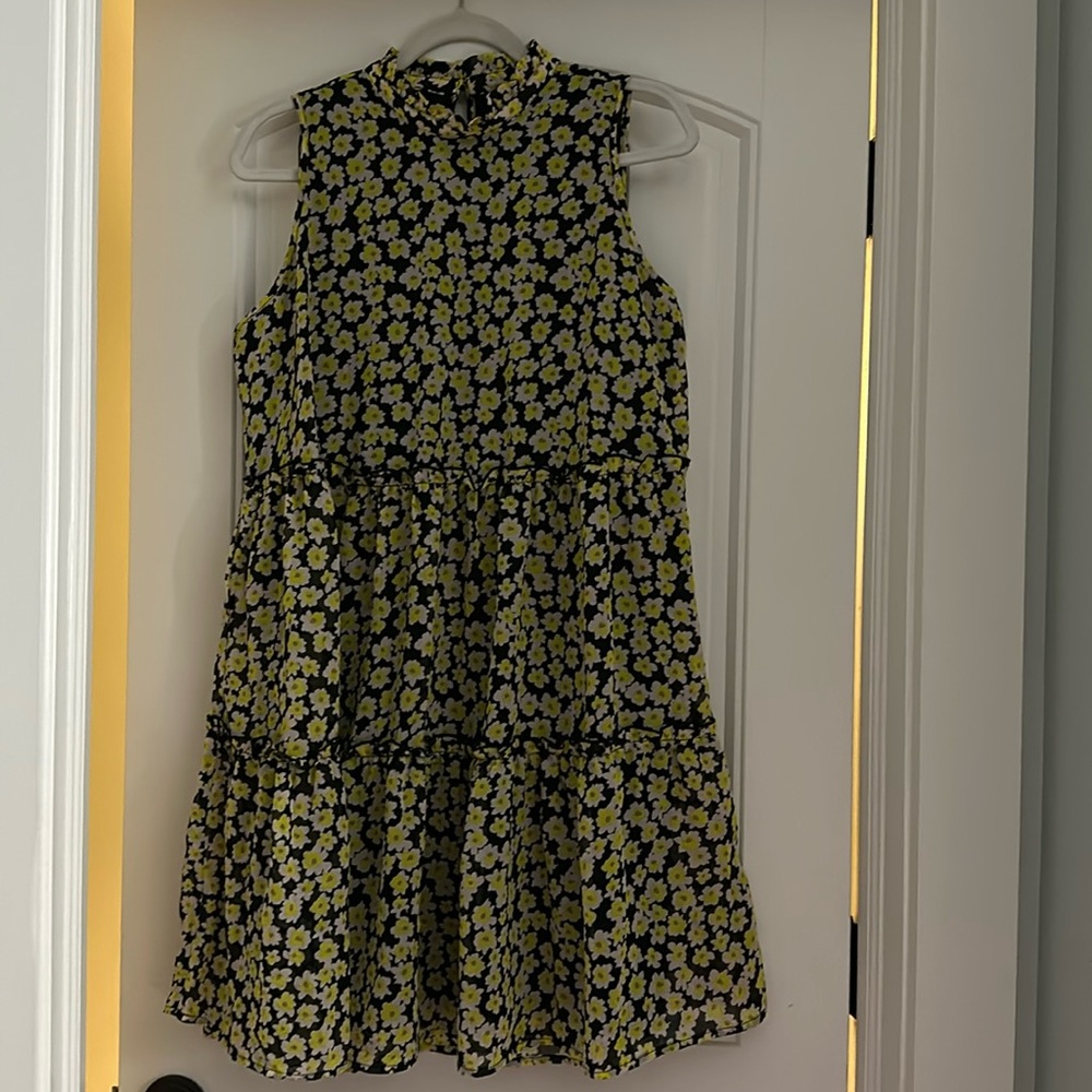 NWT adorable Mudpie floral dress — Size Large!